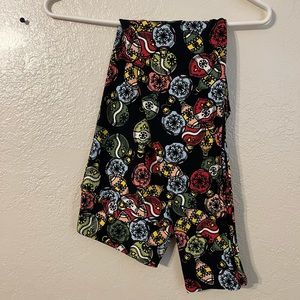 Tall and curvy Lularoe Christmas leggings